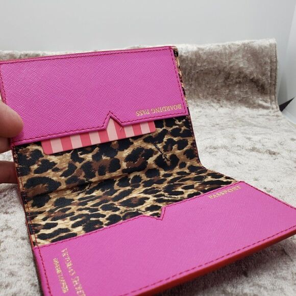 VS Passport Holder Vs Logo of Passport Suit (Red) - Picture 3 of 4